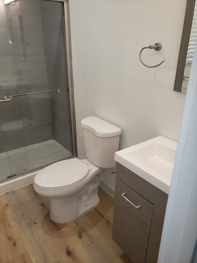 Interior Photo - 1329-1331 Quintero St