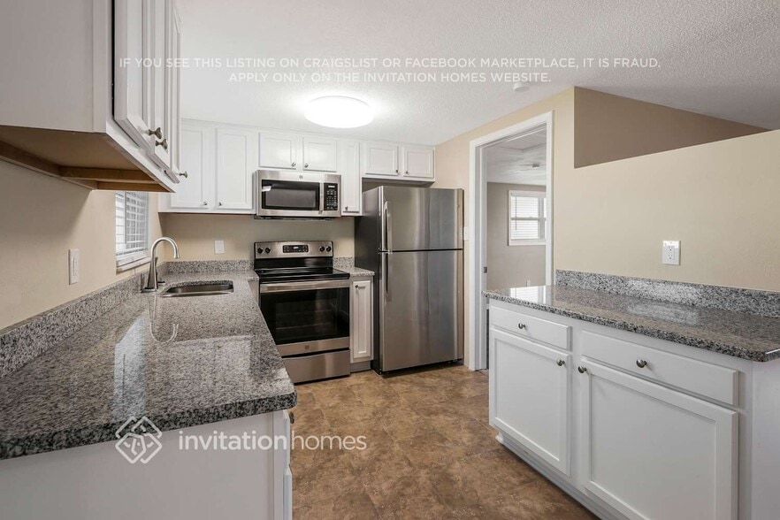 Building Photo - 8018 Pineapple Ln