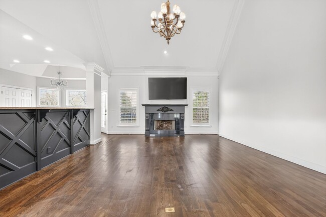 Building Photo - Beautiful 6BR Executive Brentwood Home with Pool