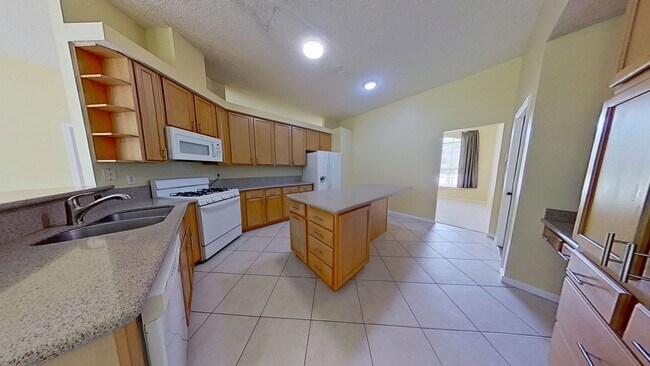 Building Photo - Welcome home - Charming 3 Bedroom in Hatton Chase!