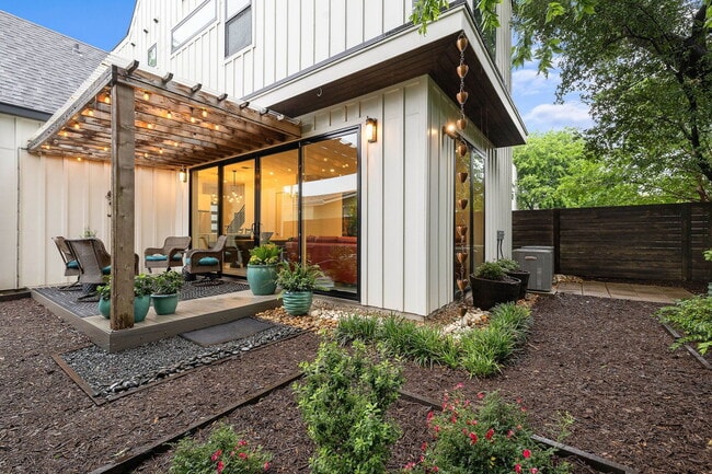 Building Photo - 1310 Choquette Dr