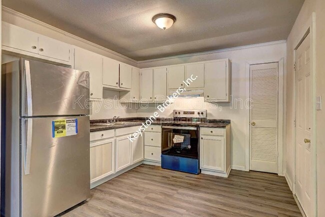 Building Photo - 1208 4th Ave W