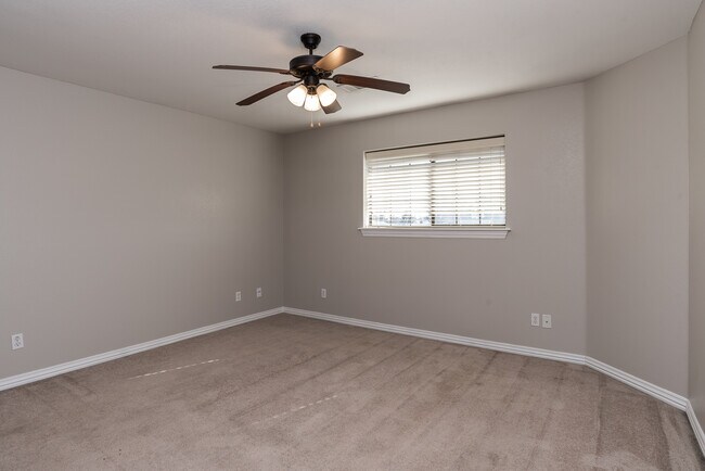 Building Photo - 4069 Glenstone Terrace