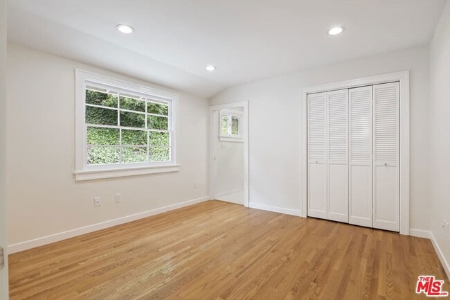 Building Photo - 18080 Karen Dr