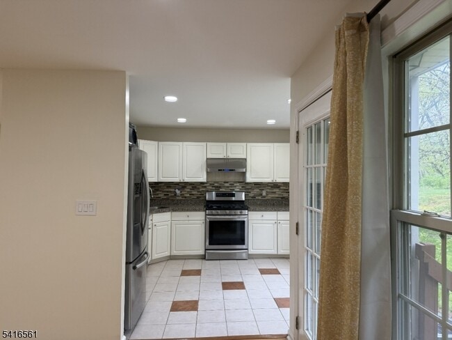Building Photo - 1704 Bergen Ct