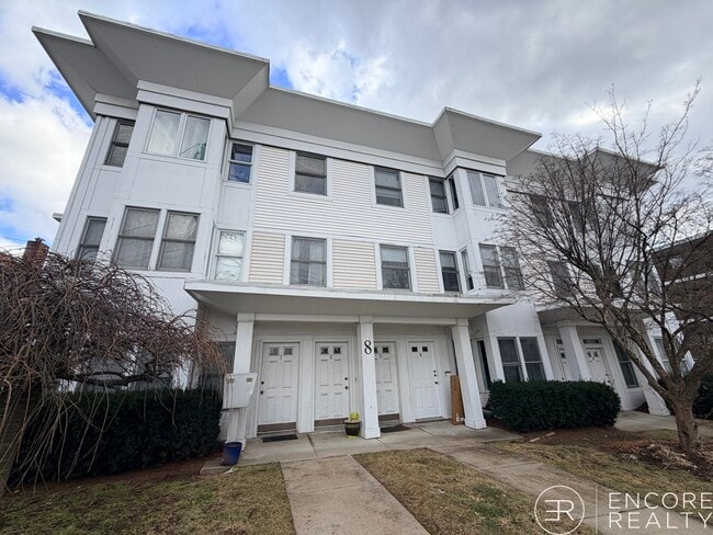 Building Photo - 8-10 Glencoe St