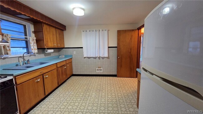 Building Photo - 419 Cherokee Dr