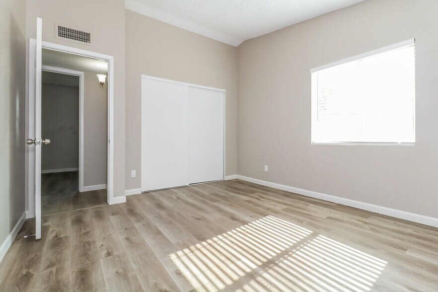 Building Photo - 9922 N 88th Ave