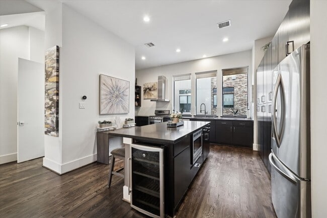 Building Photo - 1717 Silver St