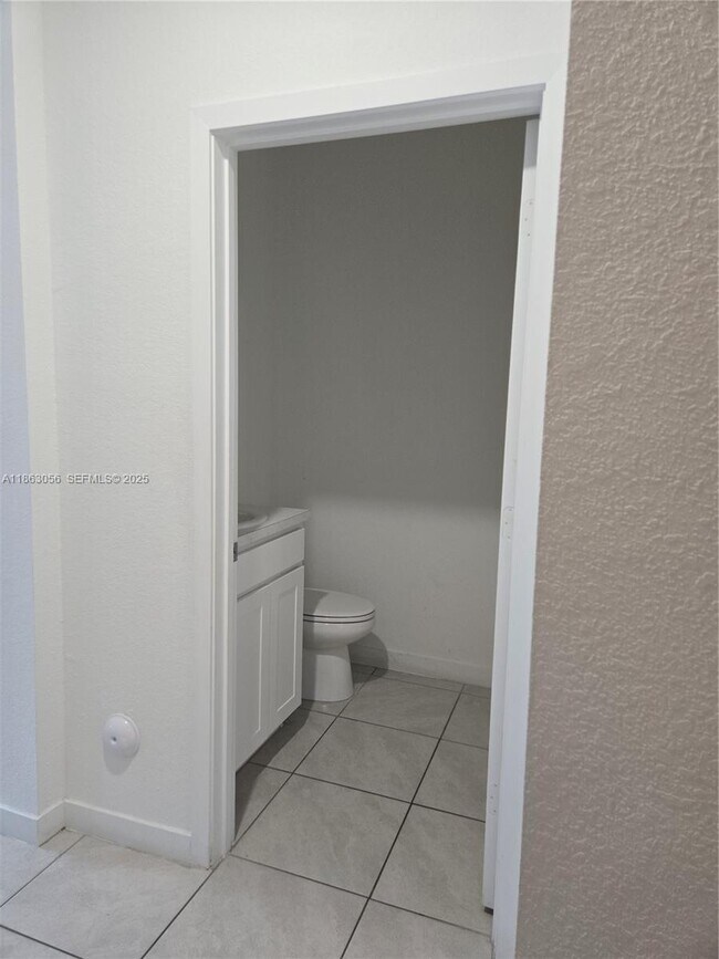 Building Photo - 490 NE 12th St