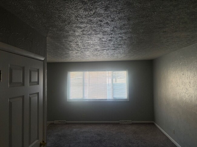 Building Photo - Charming 2-Bedroom Property in Prime Location