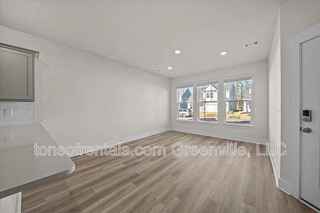 Building Photo - 448 Ml Pk Wy