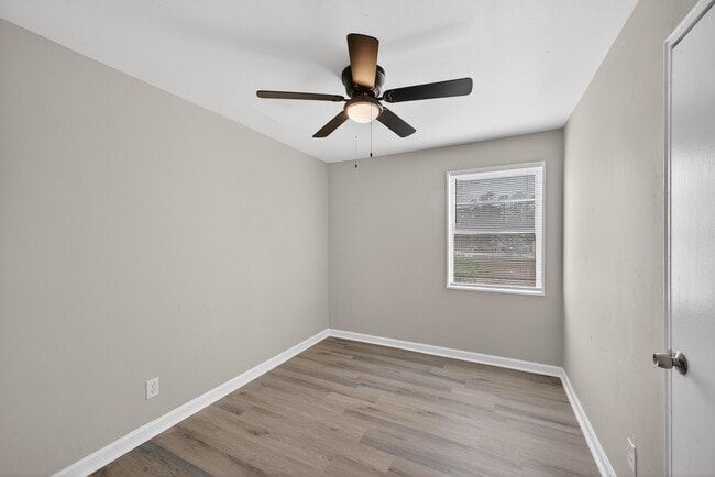 Building Photo - 1111 Alderman St NE