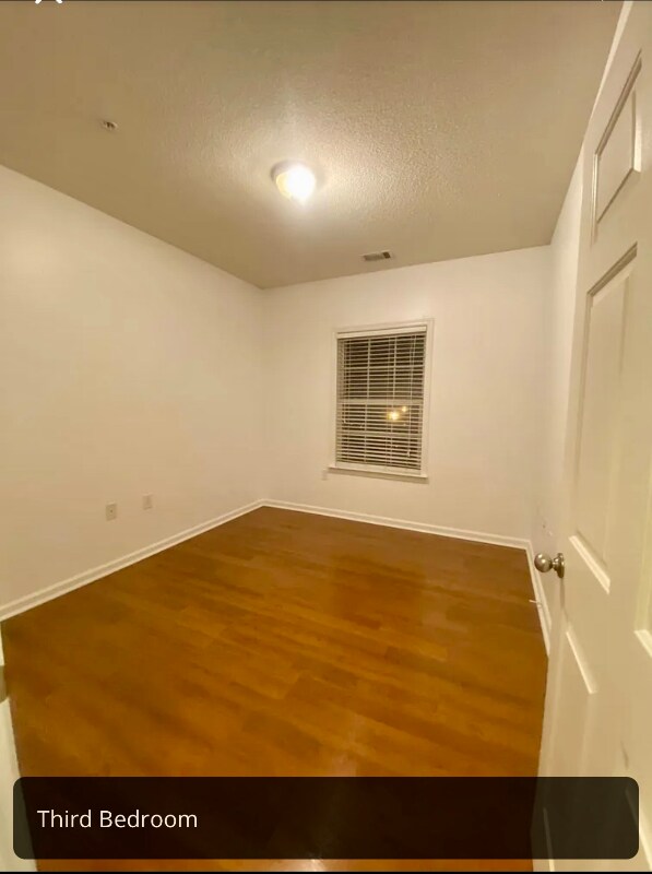Building Photo - 421 McKenna Cir