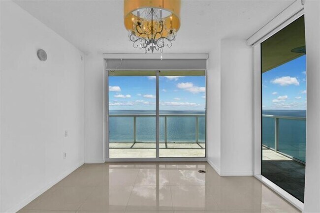 Building Photo - 16699 Collins Ave