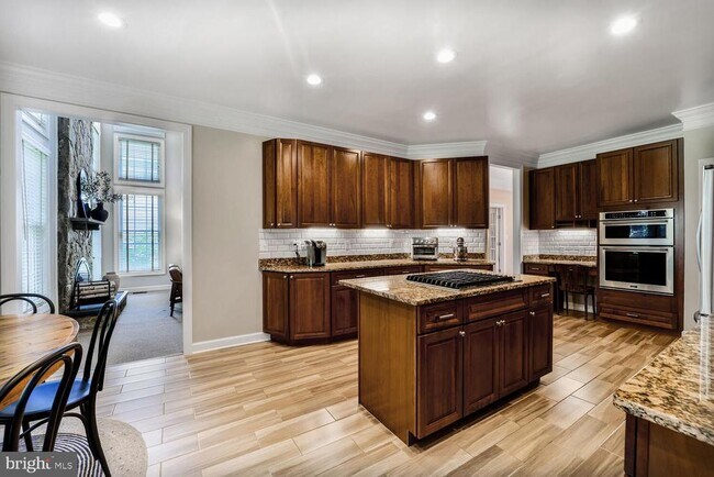 Building Photo - 6300 Berkshire Dr