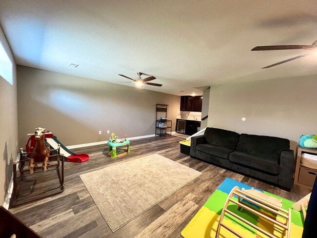 Building Photo - Spacious 4 Bedroom Home in Scenic Meadows ...
