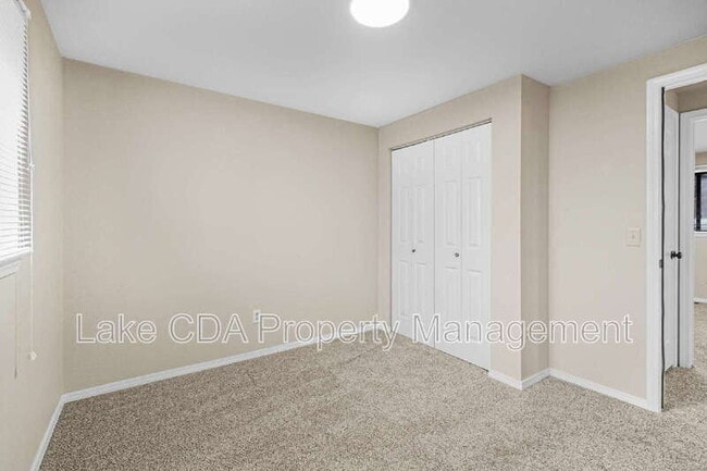 Building Photo - 1613 E Park Ln