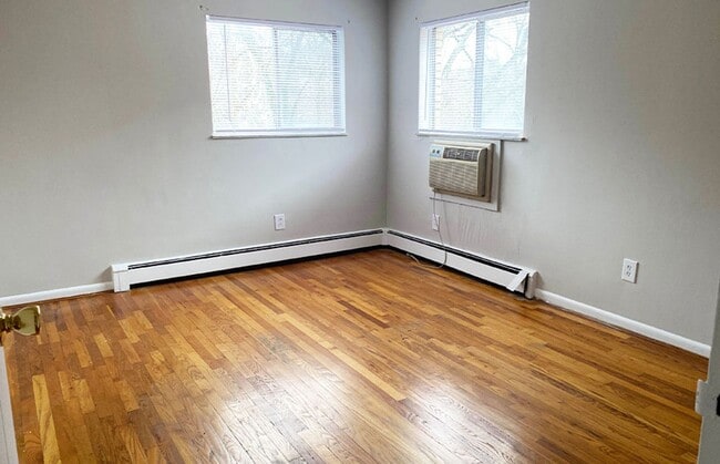 Building Photo - 539 Lowell Ave