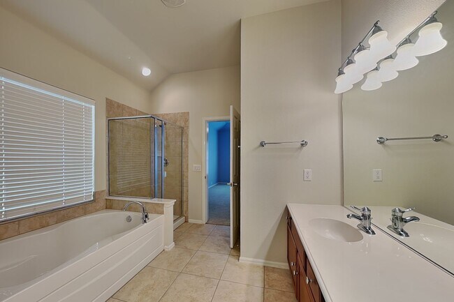 Building Photo - 15832 Coyote Hill Dr