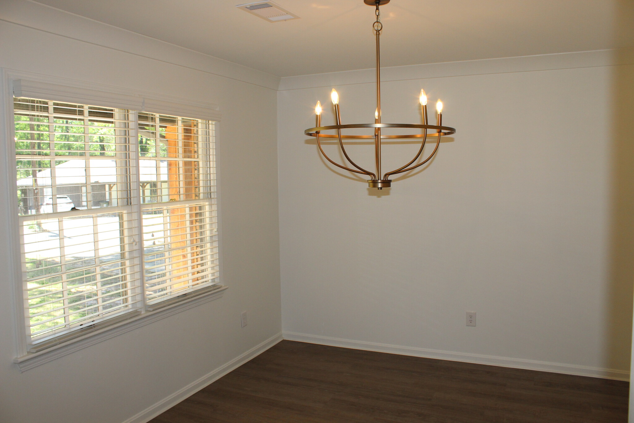 Dining Room Pic 1 - 900 Heritage Dr