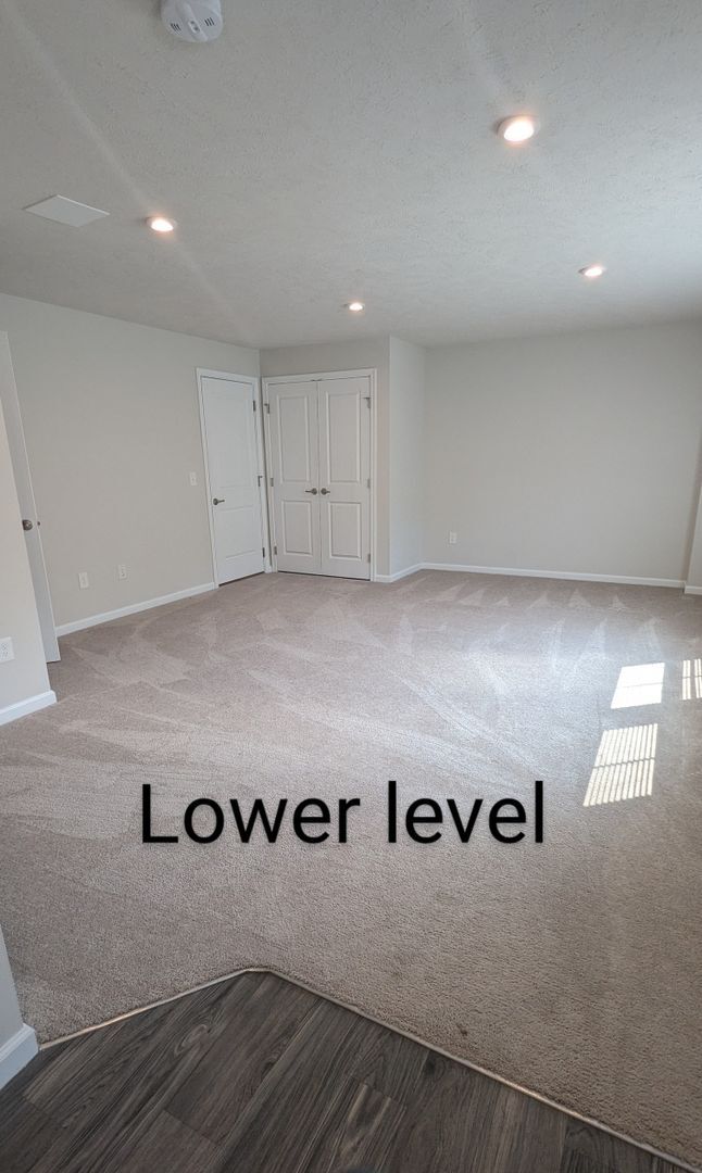 Building Photo - Luxury Townhome