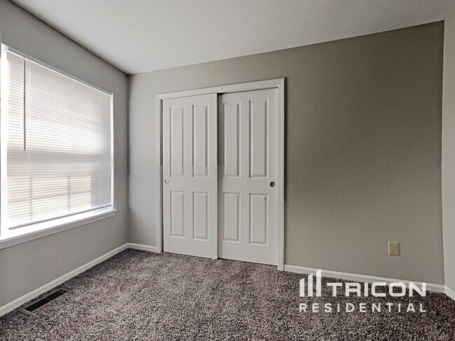 Building Photo - 619 Sweet Creek Dr