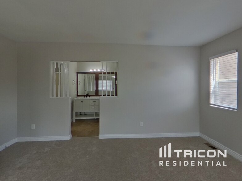 Building Photo - 441 Valley Hi Cir