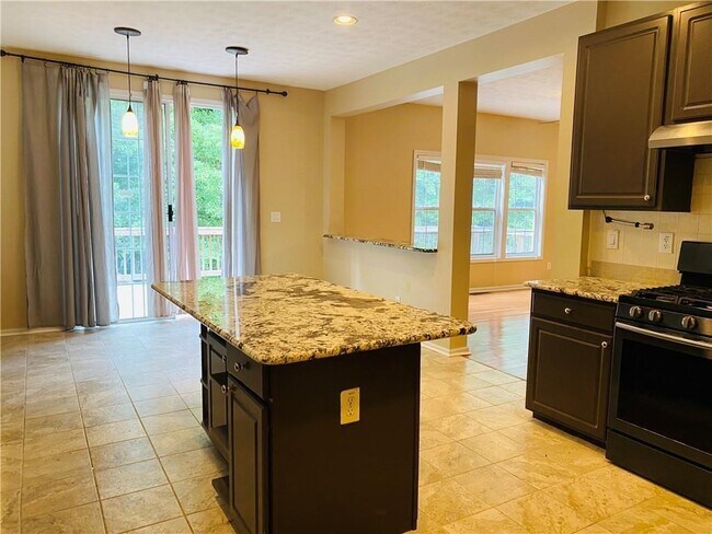 Building Photo - 3400 Palm Cir