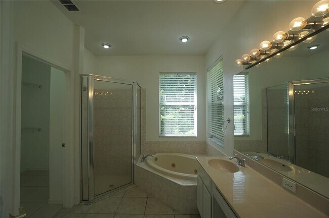 Building Photo - 10214 Evergreen Hill Dr