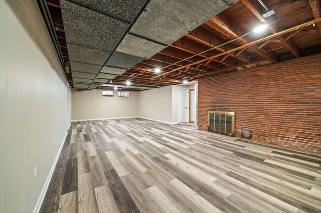 Building Photo - 246 Miller Ave