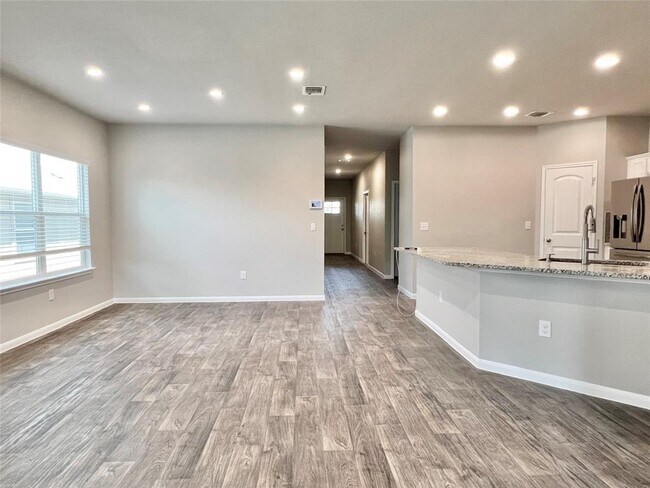 Building Photo - 13800 Cantarra Dr