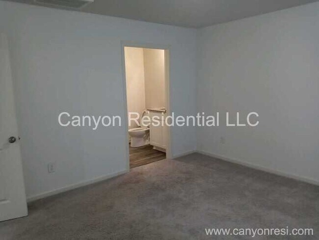 Building Photo - 702 Wayfinder Run