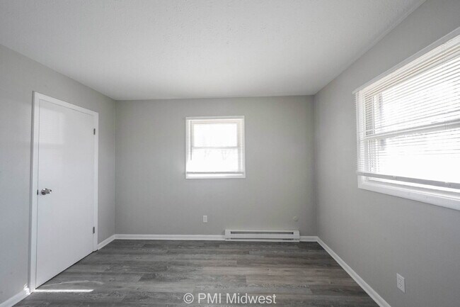 Building Photo - "Charming 2-Bedroom Apartment in Fountaintown – Cozy Living at 570 W U.S. 52!"