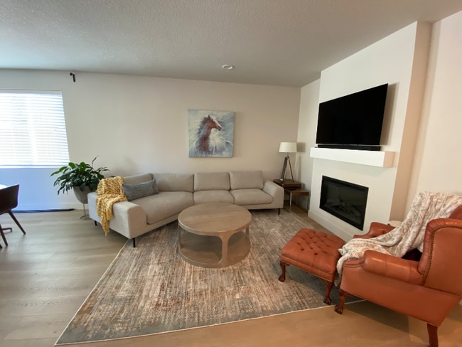 Building Photo - 9909 NE 44th Ct