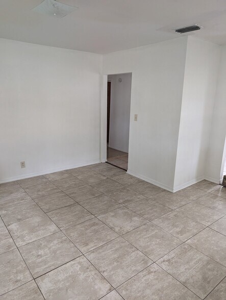 Building Photo - 1708 E 29th Ave