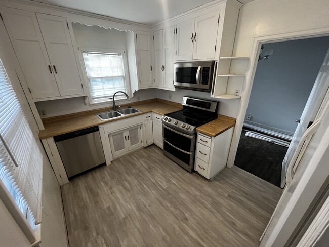 kitchen - 2632 Toledo Ave S