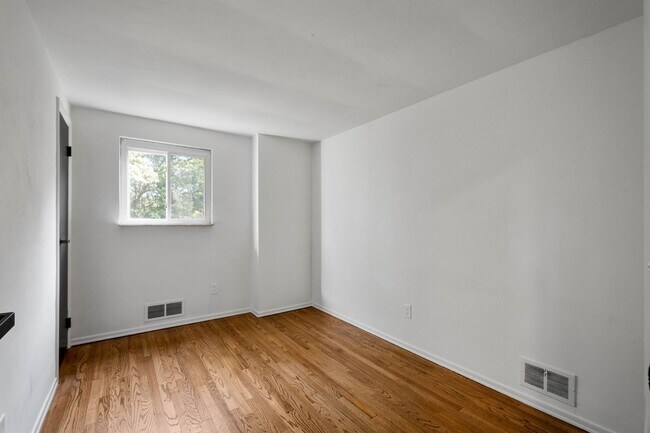 Building Photo - AVAILABLE NOW – Move In Today! NEWLY RENOV...