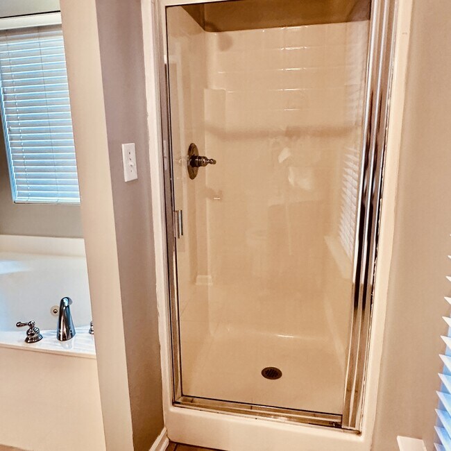 Building Photo - 5333 Cottage Cir