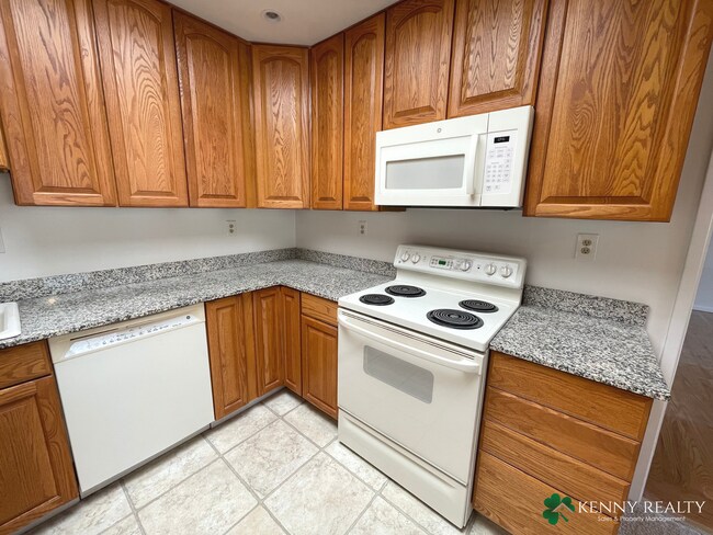 Building Photo - Three Bedroom Home with Lots of Common Area in Sunshine Gardens in SSF