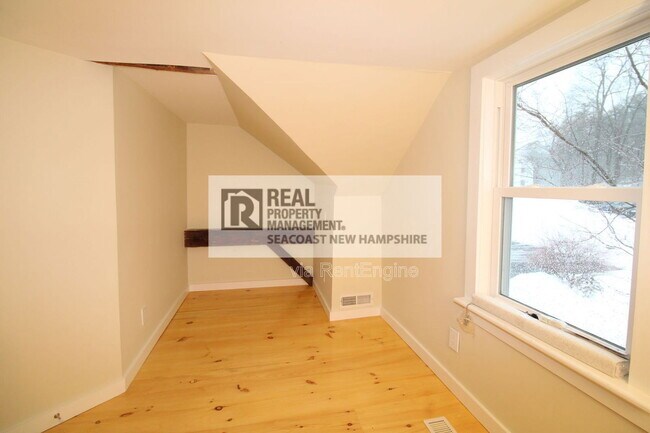 Building Photo - 182 Madbury Rd