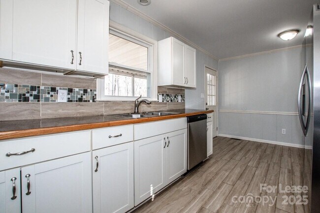 Building Photo - 1159 Camp Creek Rd