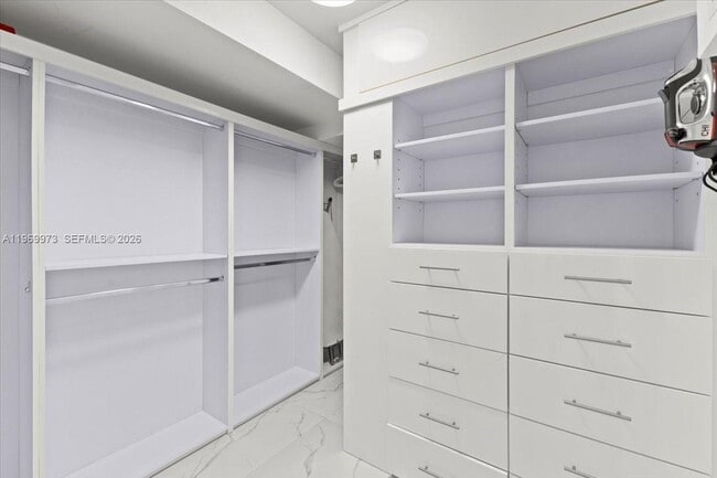 Building Photo - 12930 Oleander Rd