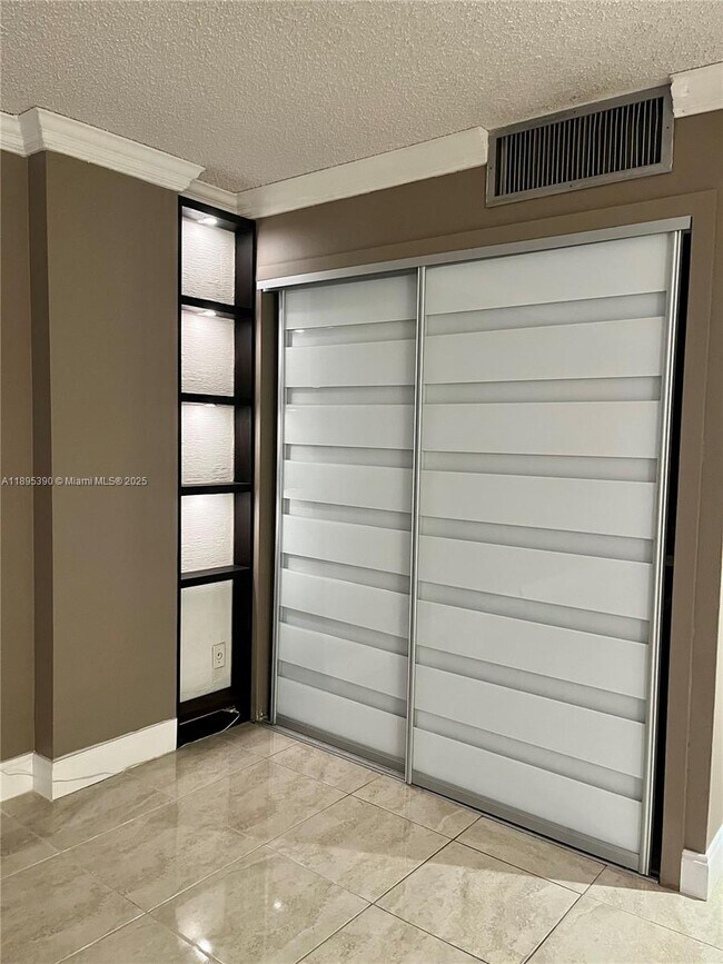 Building Photo - 16919 N Bay Rd