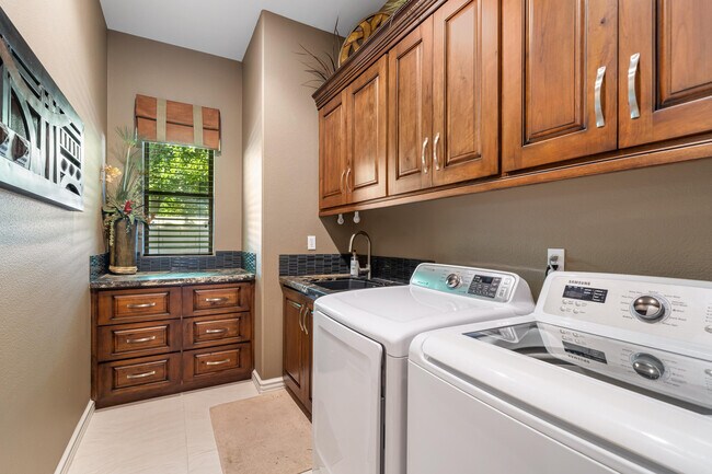 Building Photo - 48532 Bighorn Dr