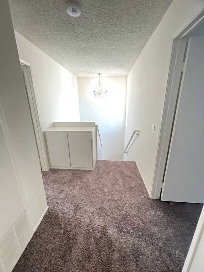 Building Photo - **MOVE IN DEPOSIT SPECIAL** 2 Bedroom 2.5 ...