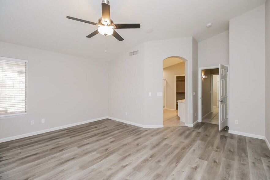 Building Photo - 1162 E Baylor Ln