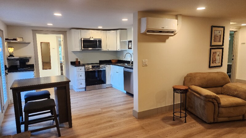 Building Photo - 1704 S Forest Dr