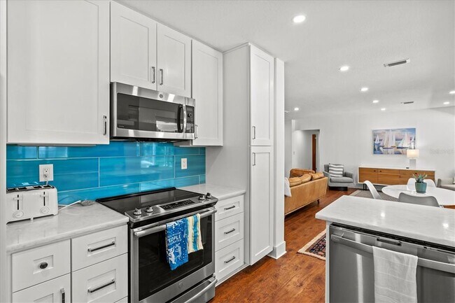 Building Photo - 2587 Ringling Blvd