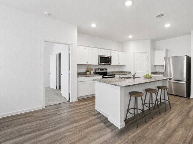 Building Photo - 5830 Capri Frst Dr